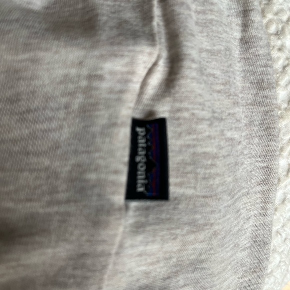 Patagonia henley men’s size small - Picture 3 of 3